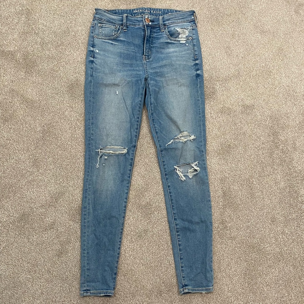 American Eagle next level stretch distressed light wash skinny jeans size 8